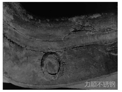 使用在硫酸酸洗液中的AISI316鉤具，其焊縫周圍發(fā)生的晶間腐蝕
